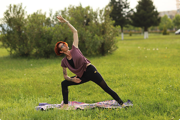 Тренер по пилатесу и йоге: разминка